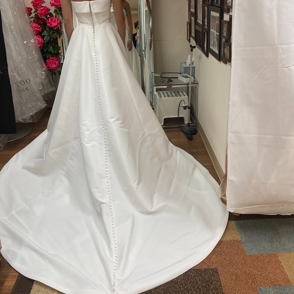 BLAKE BY LOUVIENNE WEDDING DRESS SIZE 4 - Picture 8 of 10